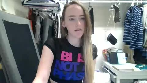 Snapshot of lunapixie2020 chatting on 01.17.25 lunapixie2020 online show from 01.17.25