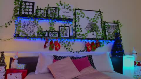 Luna Rishi online show from 12.26.24