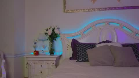 Luna Rishi online show from 10.02.25