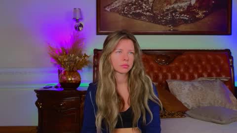 Luna Rishi online show from 11.18.25