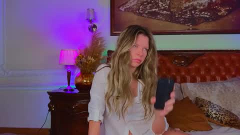 Luna Rishi online show from 11.20.25