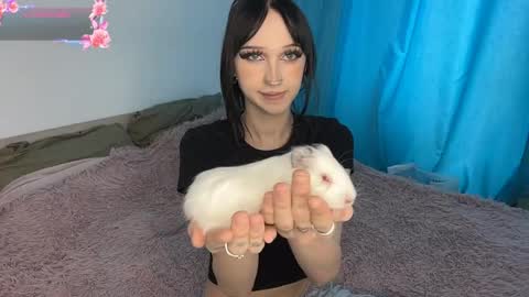 LunarMoly online show from 04.24.26