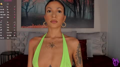 Luna Ruso  online show from 01.25.25