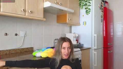 Snapshot of lunary_mix chatting on 02.01.25 Luna online show from 02.01.25