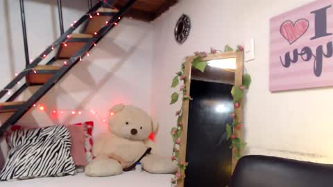 Snapshot of lunasky83 chatting on 01.08.25 luna online show from 01.08.25