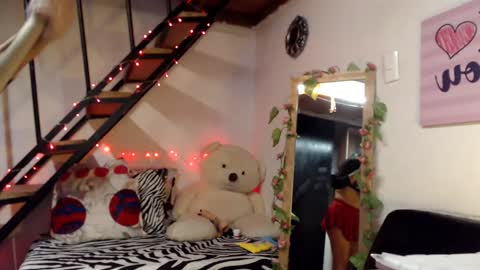 Snapshot of lunasky83 chatting on 01.17.25 luna online show from 01.17.25