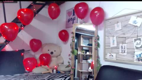 Snapshot of lunasky83 chatting on 09.18.25 luna online show from 09.18.25