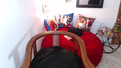 Snapshot of lunasxxcandy chatting on 12.29.24 kata online show from 12.29.24