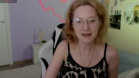 Snapshot of lunaterry chatting on 07.19.26 lunaterry online show from 07.19.26