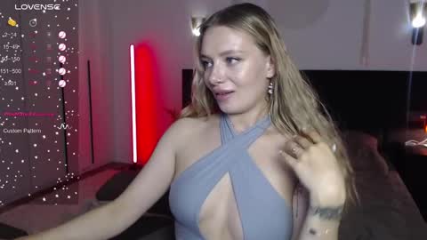 LunaticaBae online show from 02.21.25