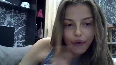 Snapshot of lunav7 chatting on 10.23.25 Luna online show from 10.23.25