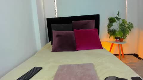 Snapshot of lunavelvet7 chatting on 09.24.25 lunavelvet7 online show from 09.24.25