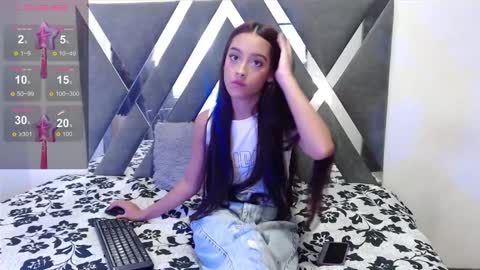 Snapshot of lunawillis chatting on 12.30.24 Luna online show from 12.30.24