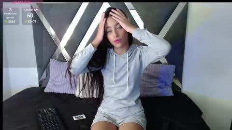 Snapshot of lunawillis chatting on 02.12.25 Luna online show from 02.12.25