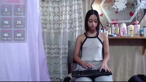 Snapshot of lunawillis chatting on 09.30.25 Luna online show from 09.30.25