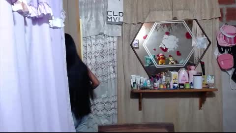 Snapshot of lunawillis chatting on 11.28.25 Luna online show from 11.28.25