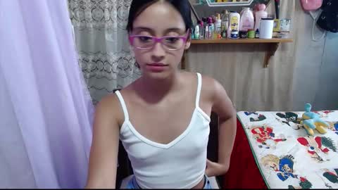 Snapshot of lunawillis chatting on 12.05.25 Luna online show from 12.05.25