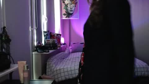 LunaXcherry online show from 04.22.26