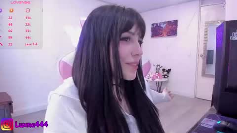 Snapshot of lunaxlu chatting on 07.21.26 online show from 07.21.26