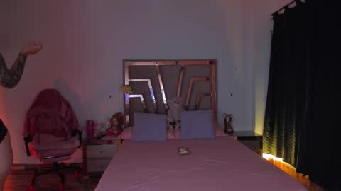 LUNA ROSE online show from 01.19.26