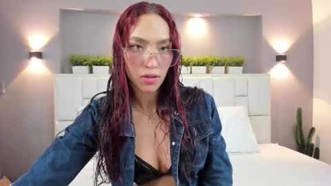 Snapshot of lunnablake chatting on 10.18.25 L U N N A online show from 10.18.25