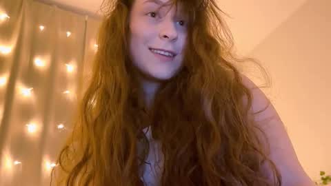 Snapshot of lunoria chatting on 01.05.26 lunoria online show from 01.05.26