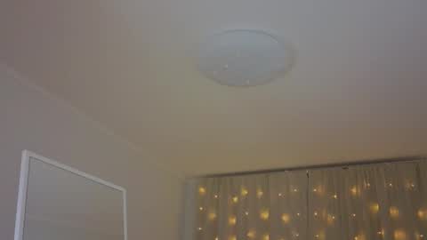 Snapshot of lunoria chatting on 02.14.26 lunoria online show from 02.14.26