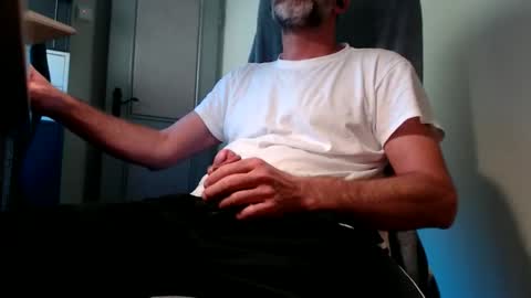 Snapshot of lure4beef chatting on 10.18.25 lure4beef online show from 10.18.25