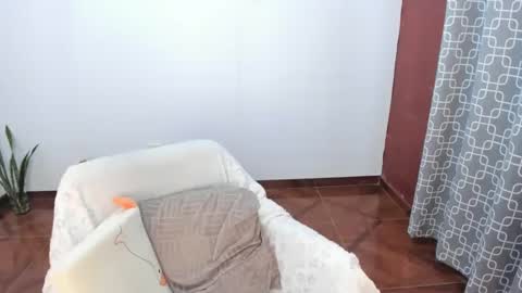 Snapshot of luscious86 chatting on 10.22.25 PAULINA online show from 10.22.25