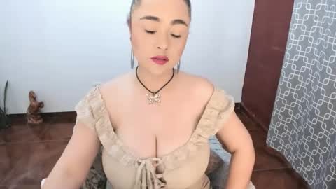 Snapshot of luscious86 chatting on 11.26.25 PAULINA online show from 11.26.25