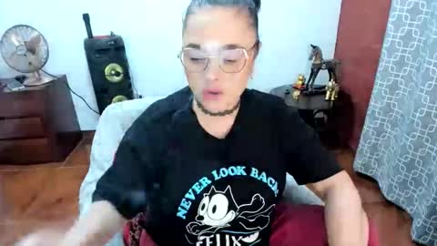 Snapshot of luscious86 chatting on 06.05.26 PAULINA online show from 06.05.26