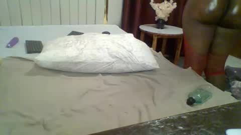 Snapshot of luscious_cuvy chatting on 11.29.25 luscious online show from 11.29.25