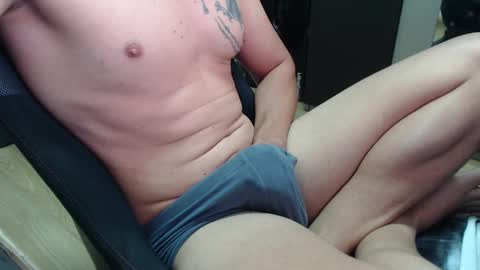 Snapshot of lushboy90 chatting on 02.10.25 lushboy90 online show from 02.10.25