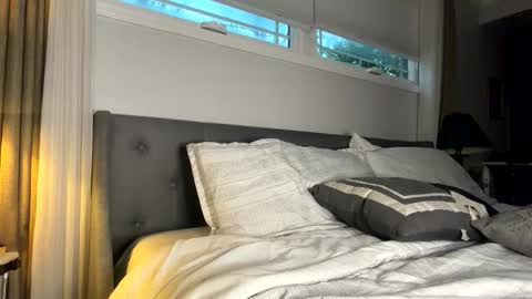 SHOWS ALL MONDAY WEDNESDAYFRIDAYSATURDAY  IN THE MORNING online show from 11.16.25