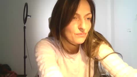 Snapshot of lusisart chatting on 12.16.25 Lusisart online show from 12.16.25