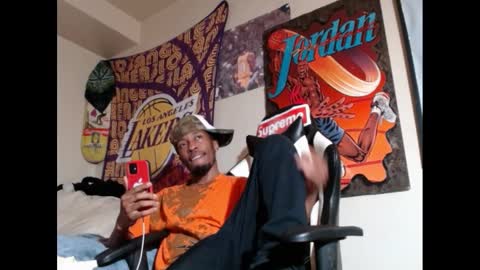 Snapshot of lust_j chatting on 12.10.24 LUST online show from 12.10.24