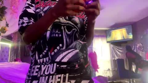 Snapshot of lust_j chatting on 12.04.25 LUST online show from 12.04.25