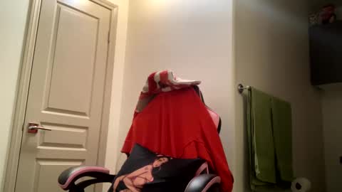 Snapshot of lustforlola chatting on 12.12.24 LOLA online show from 12.12.24