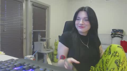 Snapshot of lustfullives chatting on 12.19.24 LustfulLives online show from 12.19.24