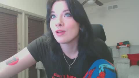 Snapshot of lustfullives chatting on 02.09.25 LustfulLives online show from 02.09.25