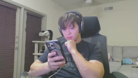 Snapshot of lustfullives chatting on 09.22.25 LustfulLives online show from 09.22.25