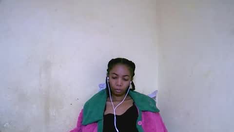 Snapshot of lutchia chatting on 09.15.25 lutchia online show from 09.15.25