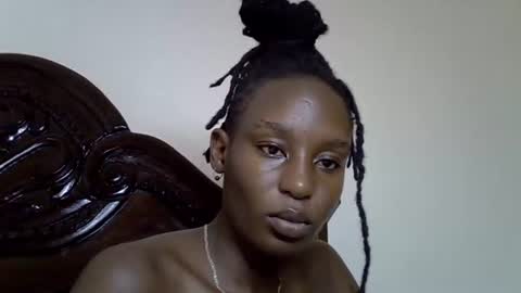lutino_lovebirds online show from 04.18.26