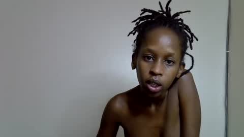 lutino_lovebirds online show from 04.26.26