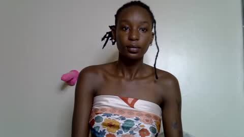 lutino_lovebirds online show from 04.28.26