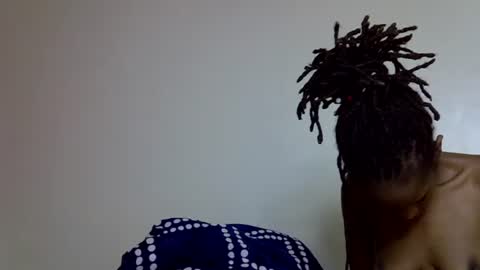 lutino_lovebirds online show from 04.28.26
