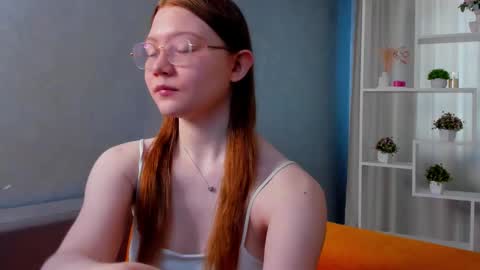 Snapshot of luv_tessa chatting on 03.12.26 Tessa online show from 03.12.26