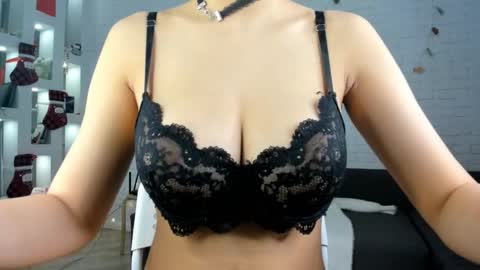 Snapshot of luv_yuna chatting on 12.19.25 Yuna online show from 12.19.25