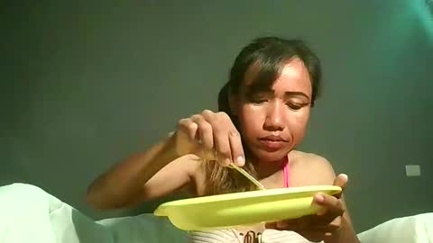 Bee Bee online show from 04.22.26