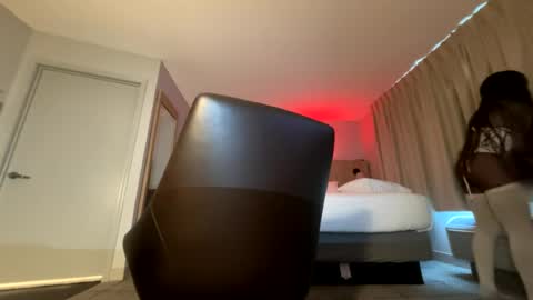 luvvlee online show from 07.12.26